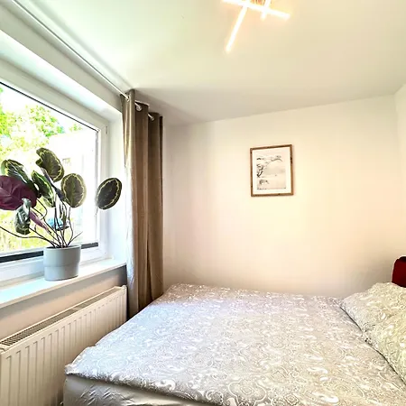 4-pokojowe Mieszkanie Przy Plazy & Parking דירה