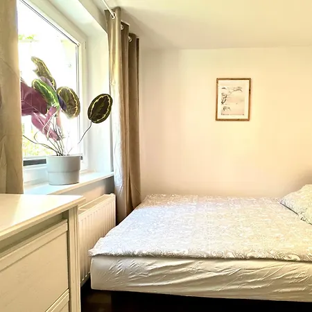 4-pokojowe Mieszkanie Przy Plazy & Parking Apartman *