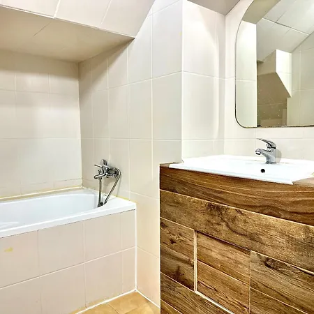 4-pokojowe Mieszkanie Przy Plazy & Parking Apartman