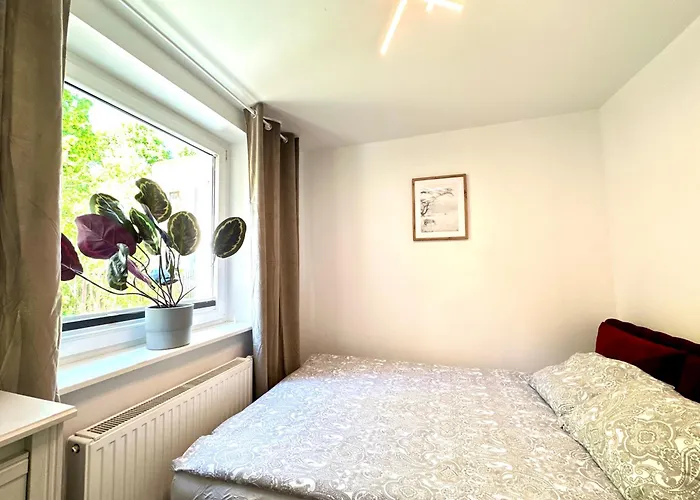 4-pokojowe Mieszkanie Przy Plazy & Parking דירה