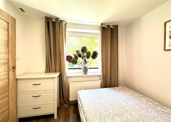 4-pokojowe Mieszkanie Przy Plazy & Parking דירה