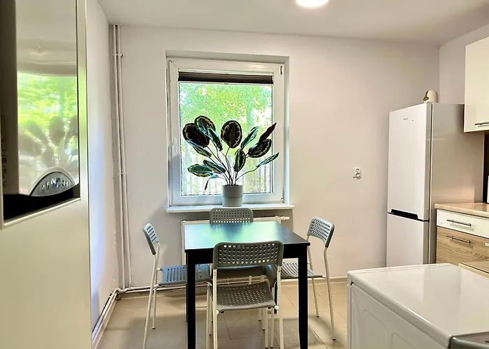 4-pokojowe Mieszkanie Przy Plazy & Parking דירה *